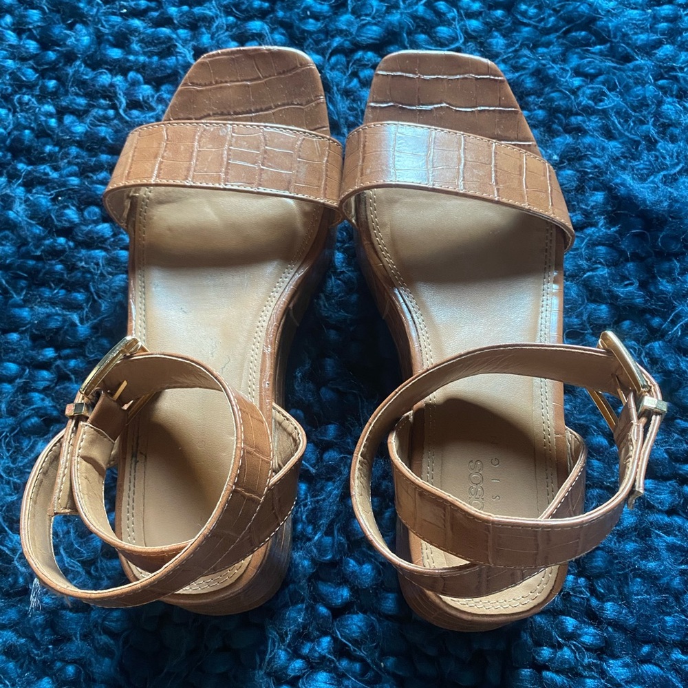 PLATFORM SANDAL